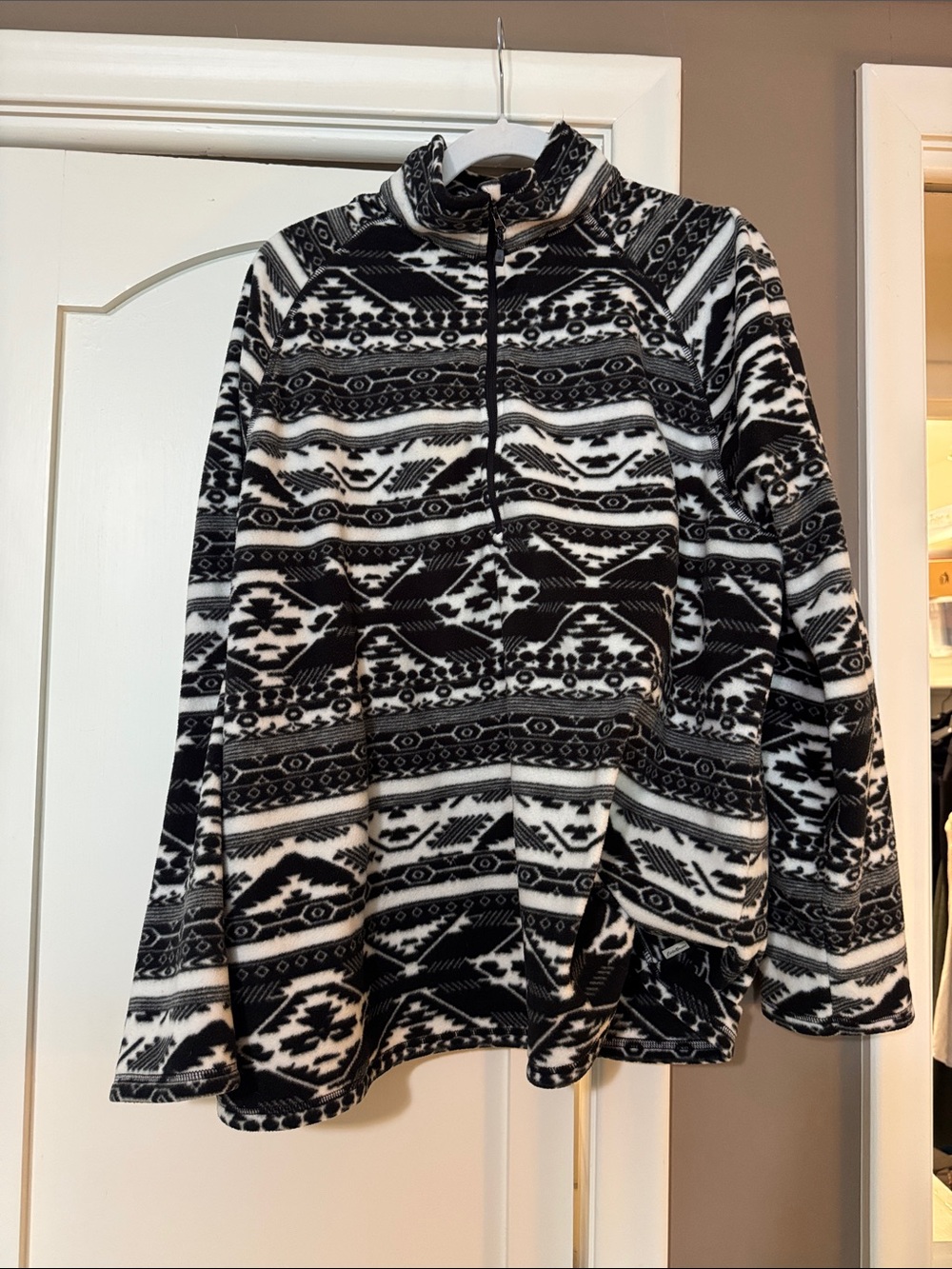 Eddie Bauer Black & White Patterned Zip-Up Fleece